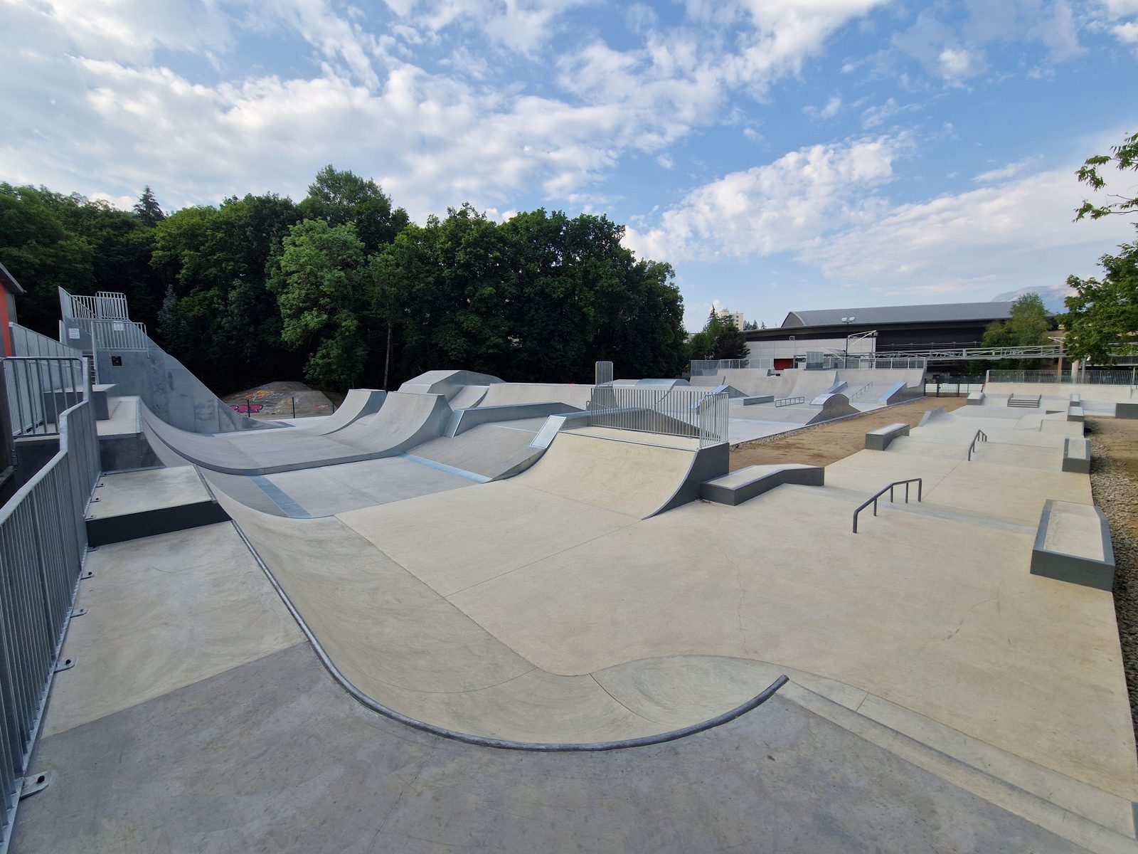 Skatepark international de Gap (05) : modules pour le freestyle, béton pour le street