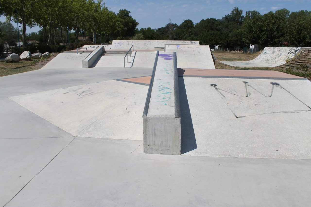Skatepark de L'Isle-Jourdain — vue 3